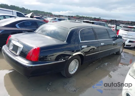2000 Lincoln Town Car Executive from USA, damaged, VIN 1LJFM81W3YY893971